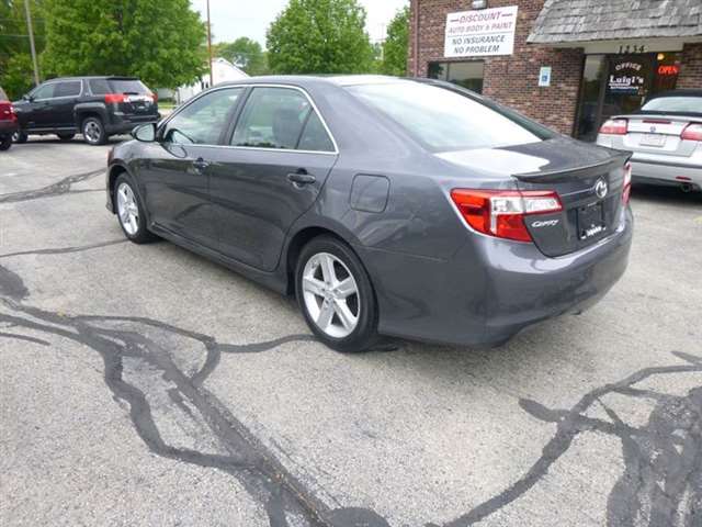 2014 Toyota Camry SE 4dr Sedan